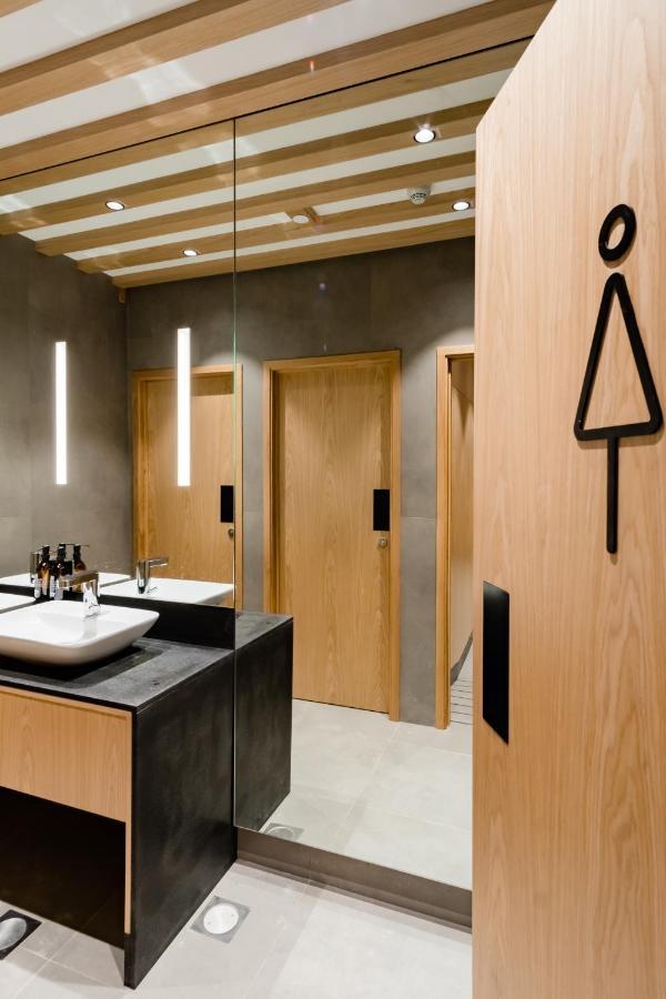 Отель Sleep 'N Fly Sleep Lounge, B-Gates Terminal 3 - Transit Only Дубай Экстерьер фото