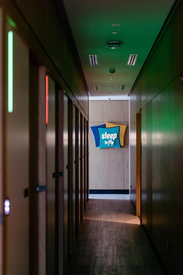 Отель Sleep 'N Fly Sleep Lounge, B-Gates Terminal 3 - Transit Only Дубай Экстерьер фото
