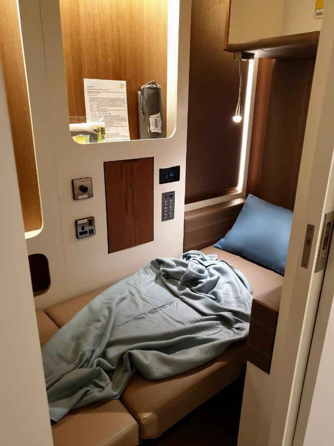Отель Sleep 'N Fly Sleep Lounge, B-Gates Terminal 3 - Transit Only Дубай Экстерьер фото